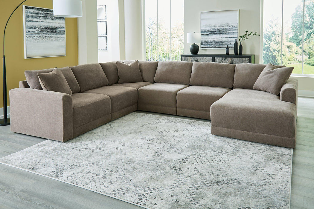 Raeanna Sectional with Chaise