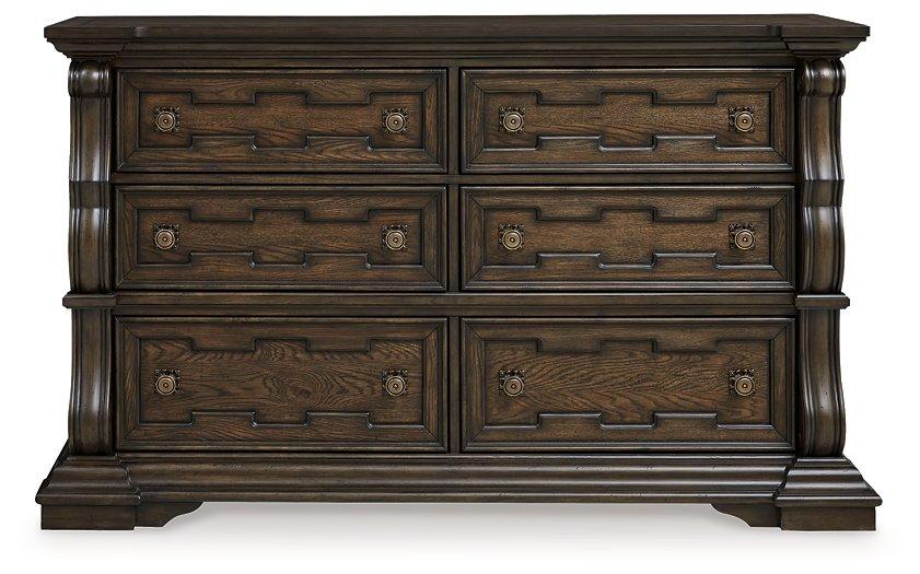 Maylee Dresser